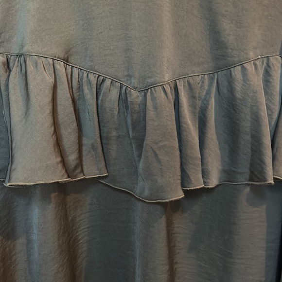 Express olive green silky ruffle blouse large - Picture 4 of 6